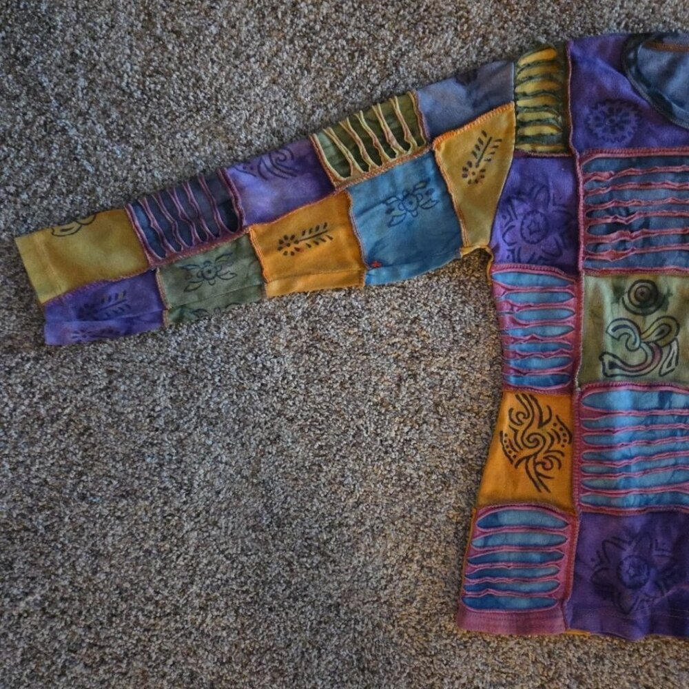 Medium Rising International Patchwork Top Distres… - image 6